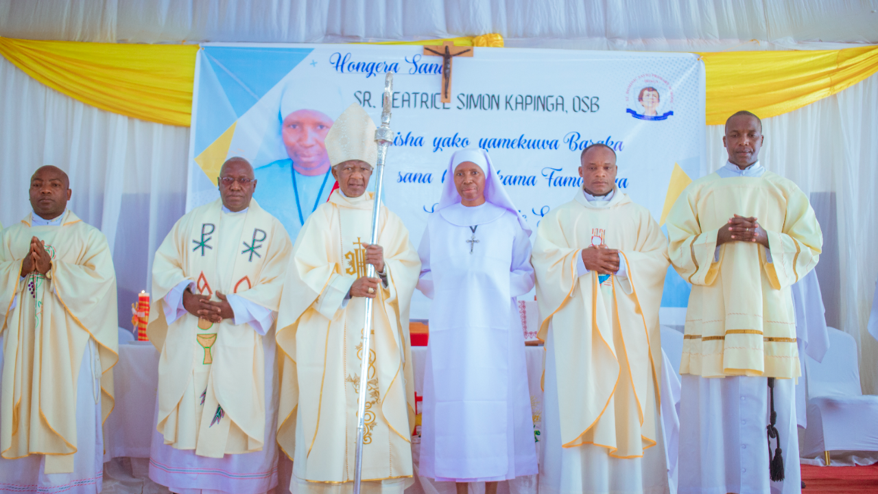 SHEREHE YA KUMUAGA SISTER  BEATRICE   SIMON KAPINGA